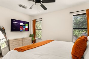 3 bedrooms, desk, iron/ironing board, free WiFi