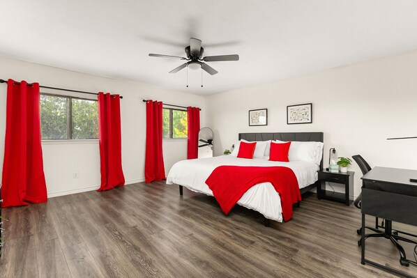 3 bedrooms, desk, iron/ironing board, free WiFi