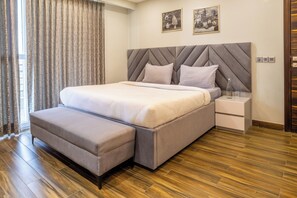 Studio, City View | In-room safe, desk, laptop workspace, soundproofing