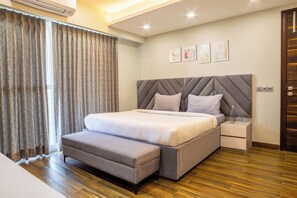 Studio, City View | In-room safe, desk, laptop workspace, soundproofing