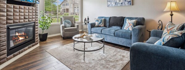 Maison en rangée, Plusieurs lits, cuisine, vue sur le jardin (6714 Antigua Drive (Unit 38)) | Intérieur