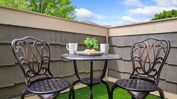 Townhome, Multiple Beds, Kitchen, Garden View (6714 Antigua Drive (Unit 38)) | Outdoor dining