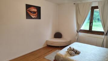 3 chambres, fer et planche à repasser, Wi-Fi gratuit, draps fournis