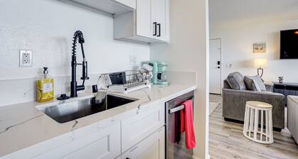 Ocean-view Condo w/ Community Perks in Waianae!