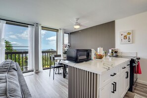 Interior - Ocean-view Condo w/ Community Perks in Waianae! (Waianae)