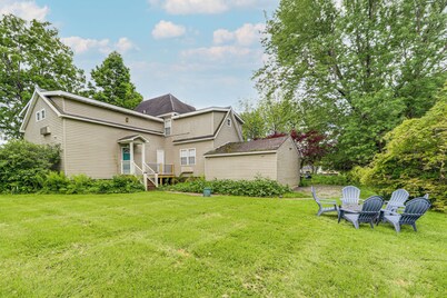 11 Mi to Oneida Lake: Spacious Apt in Verona!