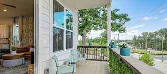 Townhome 1 Mi to Grant Park & Atlanta Beltline!