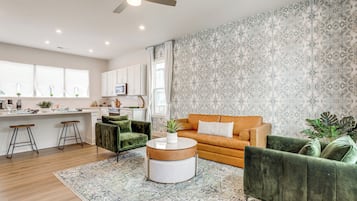 Apartment (2 Bedrooms) | Front of property