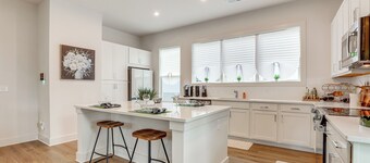 Townhome 1 Mi to Grant Park & Atlanta Beltline!