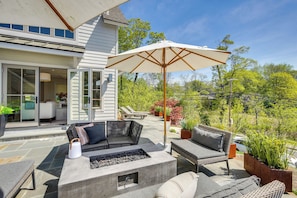 House (3 Bedrooms) | Interior - Walk to Beach: Luxe Home w/ Fire Pit in Rowayton! (Norwalk)