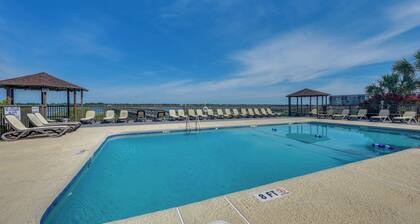 Walk to Beach & Marsh: Condo in Murrells Inlet