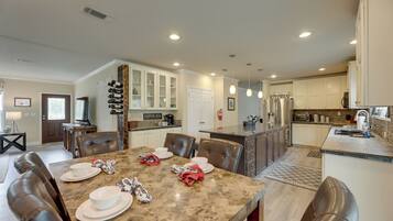 House (3 Bedrooms) | Interior