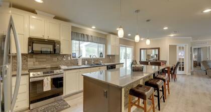 5 Mi to Splashway Waterpark: Cabin in Rock Island