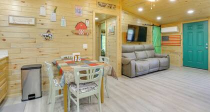 4 Mi to Delaware River: Callicoon Retreat w/ Deck!