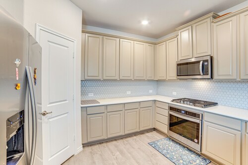 Walk to Lake Ray Hubbard: Spacious Family Home!