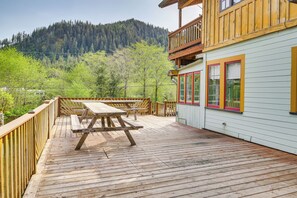 House (2 Bedrooms) | Interior - Salmon Return & Wildlife Roam: Ketchikan Getaway! (Ketchikan)