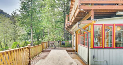 Salmon Return & Wildlife Roam: Ketchikan Getaway!