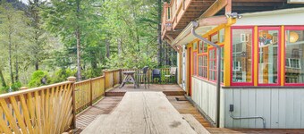 Salmon Return & Wildlife Roam: Ketchikan Getaway!