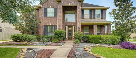 House (4 Bedrooms) | Front of property