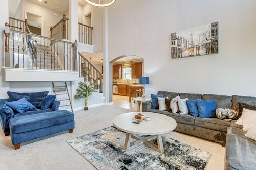 Pet-friendly Home w/ Patio & Yard in Rosharon