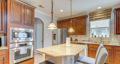 Pet-friendly Home w/ Patio & Yard in Rosharon