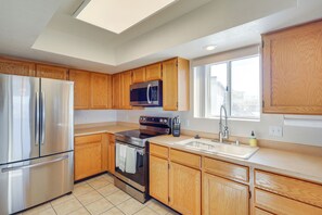 Apartment (2 Bedrooms) | Interior - Pool Access & Mtn Views: Lake Havasu City Condo! (Lake Havasu City)