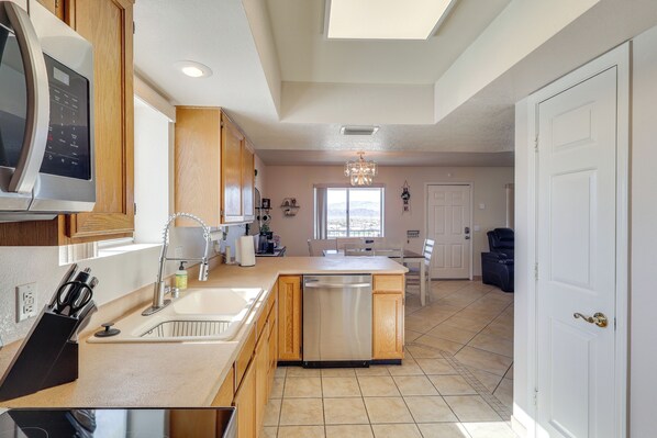 Apartment (2 Bedrooms) | Interior - Pool Access & Mtn Views: Lake Havasu City Condo! (Lake Havasu City)