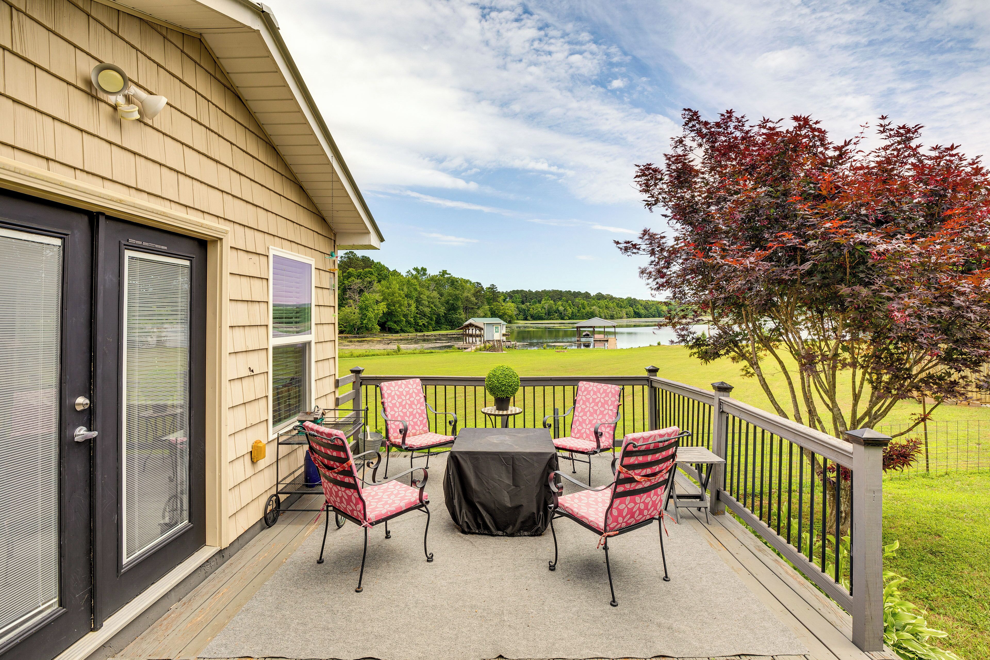 المنشأة من الداخل