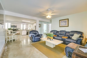 Apartment (2 Bedrooms) | Interior - Walk to Beach: Fort Meyers Home w/ Patio! (Fort Myers Beach)