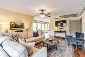 Apartment (1 Bedroom) | Front of property - Farm & Lake Views: Rural Mississippi Loft Apt (Hernando)