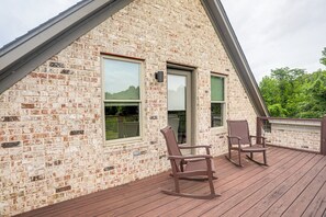 Apartment (1 Bedroom) | Interior - Farm & Lake Views: Rural Mississippi Loft Apt (Hernando)