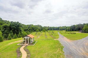 Apartment (1 Bedroom) | Interior - Farm & Lake Views: Rural Mississippi Loft Apt (Hernando)