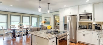 Farm & Lake Views: Rural Mississippi Loft Apt