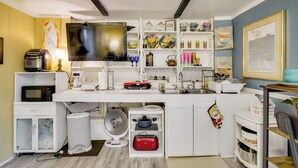 A compact kitchen with a microwave, toaster, and sink. - 1 Mi to Dtwn: Fayetteville Studio w/ Patio (Fayetteville)