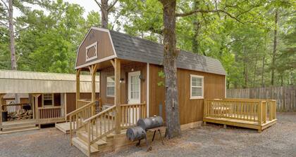 Romantic Escape in Greers Ferry < 1 Mi to Lake