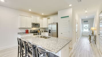 Apartment (3 Bedrooms) | Front of property