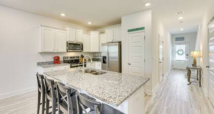 4 Mi to Santa Rosa Golf & Beach Club: Modern Home