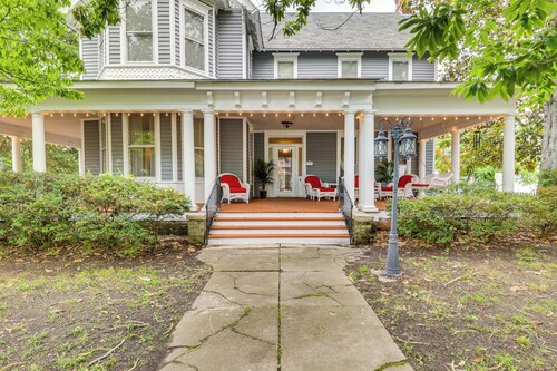 Walk to Waterfront: Downtown Elizabeth City Home!