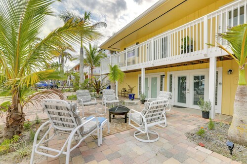 Dog-friendly Getaway: Steps to Fort Myers Beach!