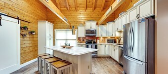 8 Mi to Kingdom Trails: Spacious Home w/ Game Room