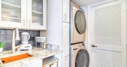 Stylish Waterfront Oasis in St Pete Beach