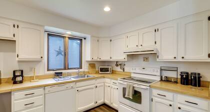 1 Mi to Freer Field: Ashland Home w/ Yard!