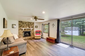 House (1 Bedroom) | Interior - 1 Mi to Freer Field: Ashland Home w/ Yard! (Ashland)