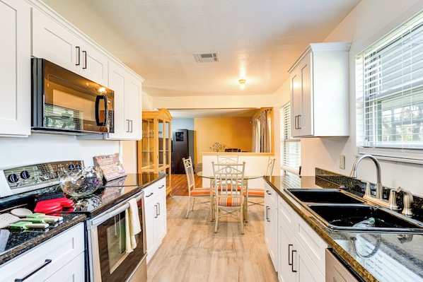 House (3 Bedrooms) | Interior
