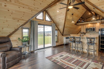 1/2 Mi to Ruby River: Cabin w/ Trail Access!