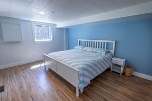 5 室のベッドルーム、WiFi (無料)、ベッドシーツ