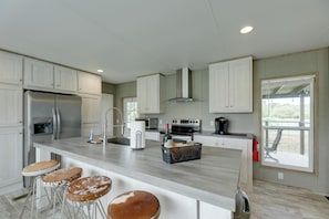 House (3 Bedrooms) | Interior - Cool Mornings, Crackling Fires, Monster Catfish!! (Rock Island)