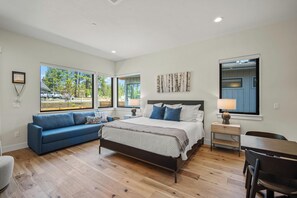 1 bedroom, internet, bed sheets - Designer Forest Studio with Access to Forest House (Sunriver)