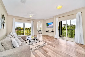 Apartment | 2 bedrooms - Modern Pet-friendly 2BR Condo6 Mins From Disney (Winter Garden)