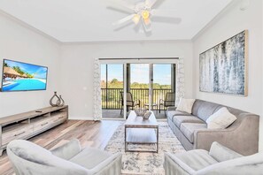 Apartment | 3 bedrooms - Modern 2BR Condo w Private Patio7 min to Disney (Winter Garden)